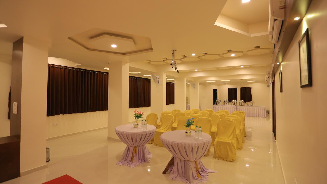 Hotel The Grand Raveta Pātan Esterno foto