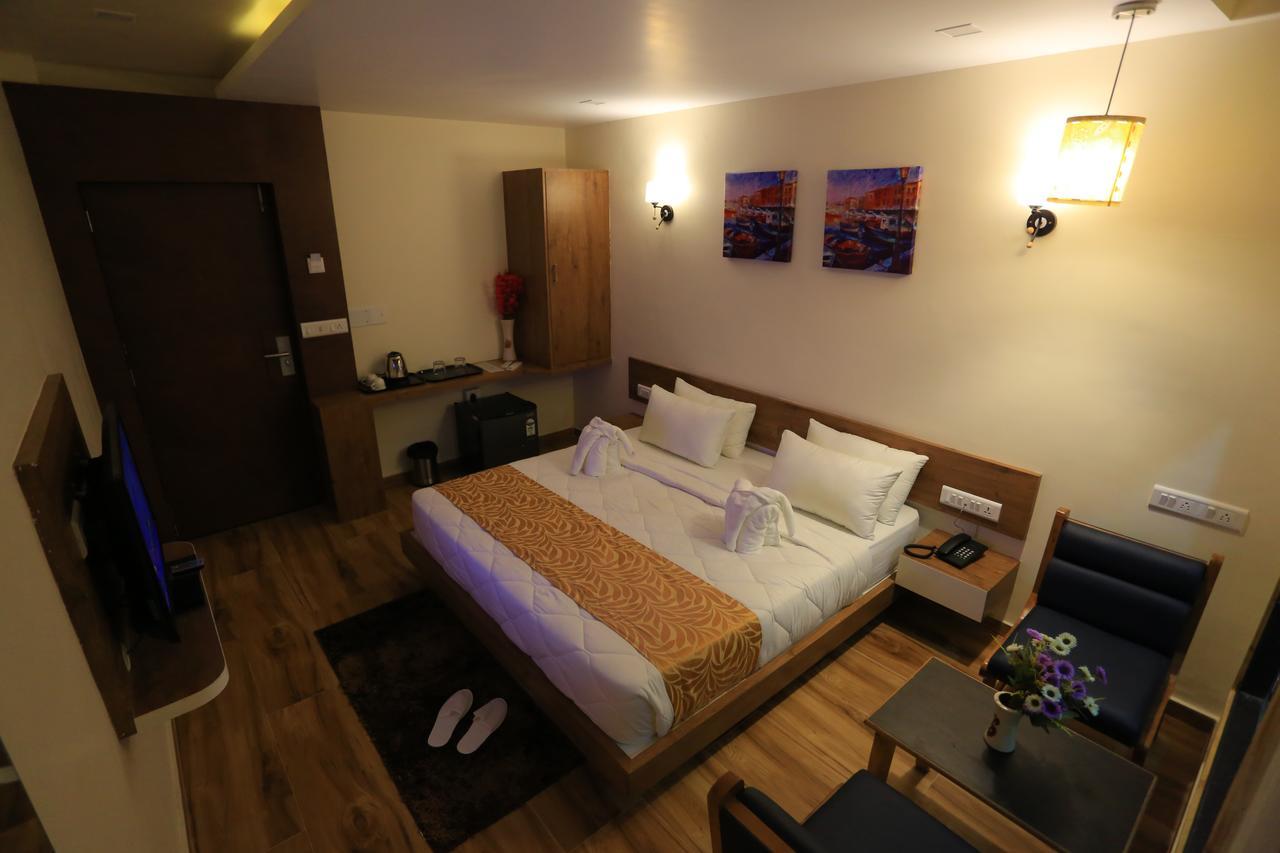 Hotel The Grand Raveta Pātan Esterno foto